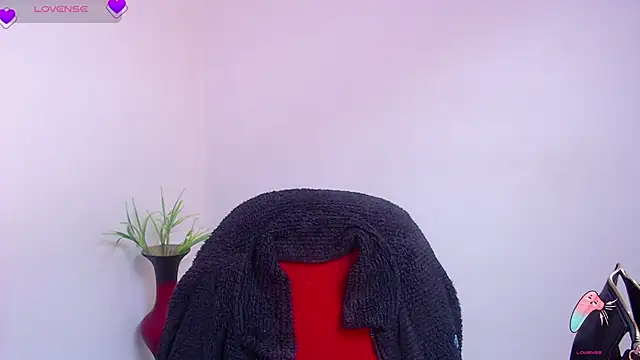 Snapshot of Hannaaaa__ chatting on January 4, 2025, 8:27 pm Hannaaaa online show from January 4, 2025, 8:27 pm