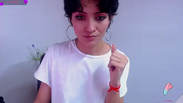 Snapshot of Hannaaaa__ chatting on January 30, 2025, 5:06 pm Hannaaaa online show from January 30, 2025, 5:06 pm