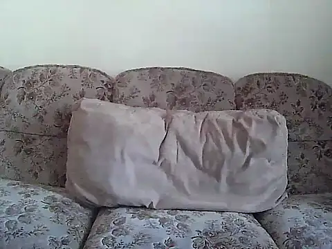 suarez1235 online show from April 16, 2026, 7:42 am