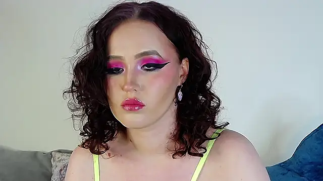 Snapshot of IrinaArt chatting on December 3, 2024, 12:46 am IrinaArt online show from December 3, 2024, 12:46 am