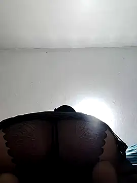 Snapshot of BigAssKi chatting on October 5, 2025, 12:25 pm BigAssKi online show from October 5, 2025, 12:25 pm