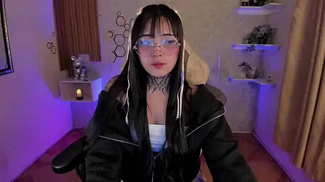 Snapshot of mia_catt05 chatting on September 21, 2025, 7:32 am mia catt05 online show from September 21, 2025, 7:32 am