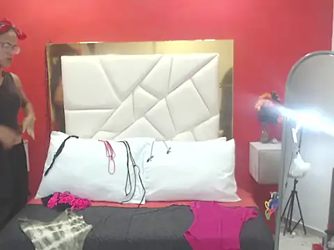 CanellaHotx online show from October 14, 2025, 3:02 pm