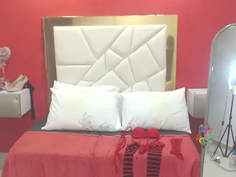 CanellaHotx online show from November 12, 2025, 9:47 pm