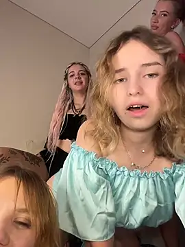 RollingGirls online show from August 3, 2026, 1:05 pm