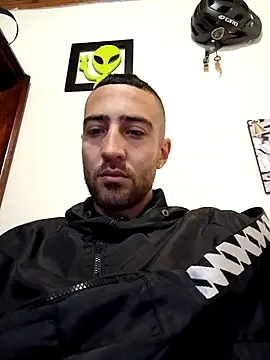 sebasxx97 online show from December 31, 2024, 1:08 pm