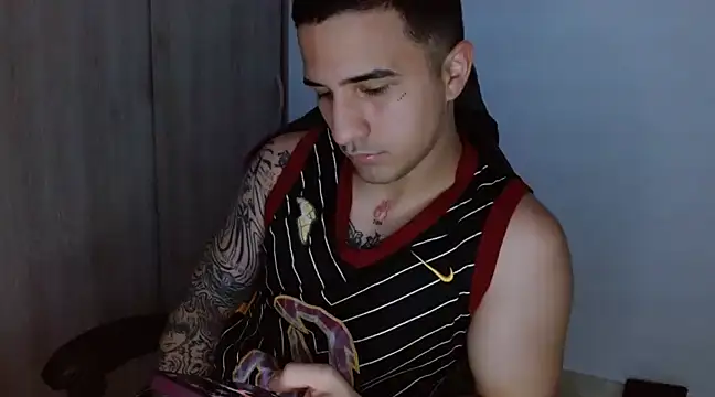 Sisoyalejo420 online show from December 15, 2024, 10:37 pm
