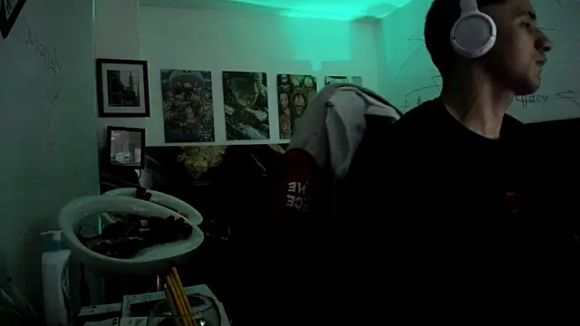 Snapshot of Sisoyalejo420 chatting on October 19, 2025, 2:45 am Sisoyalejo420 online show from October 19, 2025, 2:45 am