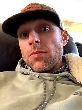 Snapshot of jeffyisabell chatting on December 7, 2024, 2:35 pm jeffyisabell online show from December 7, 2024, 2:35 pm