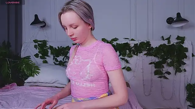 Beatrica Klein online show from March 9, 2025, 1:48 pm