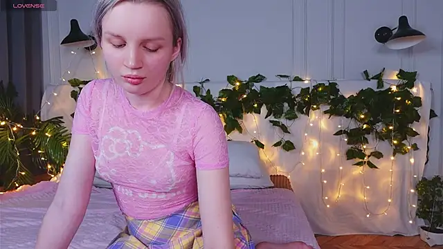 Beatrica Klein online show from March 9, 2025, 5:39 pm
