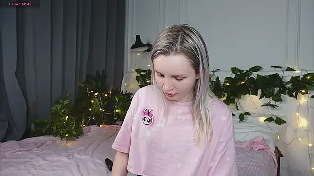 Beatrica Klein online show from March 12, 2025, 5:28 pm