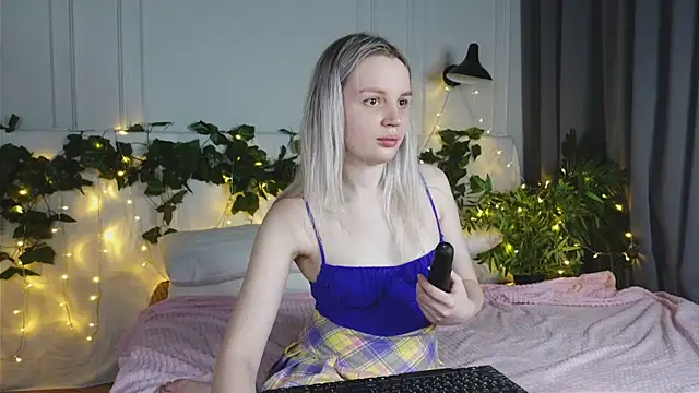 Beatrica Klein online show from March 15, 2025, 3:48 pm