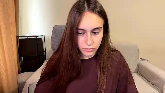 Snapshot of AliceKolltt chatting on October 6, 2025, 9:18 am AliceKolltt online show from October 6, 2025, 9:18 am