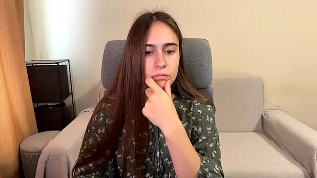 Snapshot of AliceKolltt chatting on October 17, 2025, 7:44 am AliceKolltt online show from October 17, 2025, 7:44 am