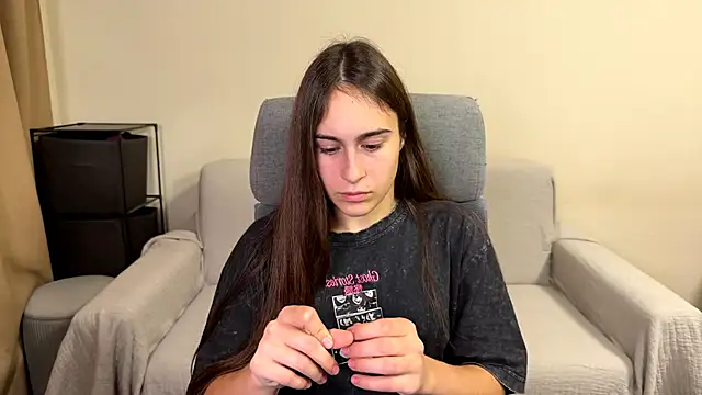 Snapshot of AliceKolltt chatting on November 5, 2025, 5:24 pm AliceKolltt online show from November 5, 2025, 5:24 pm