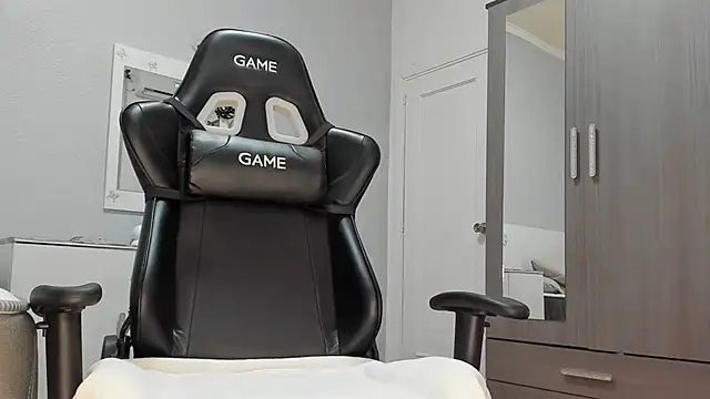 anisialuna  online show from February 4, 2025, 9:49 am