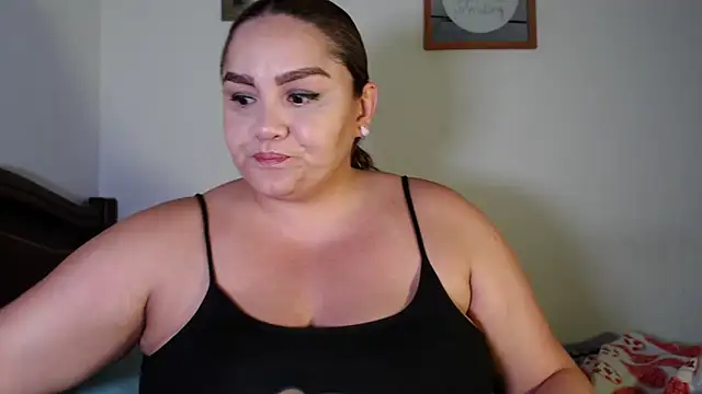antoniamoreno82 online show from May 12, 2026, 8:28 pm