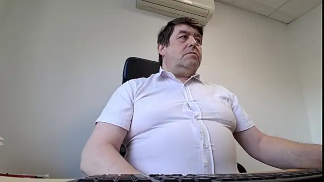 Snapshot of sympatrique chatting on June 11, 2026, 6:33 am sympatrique online show from June 11, 2026, 6:33 am