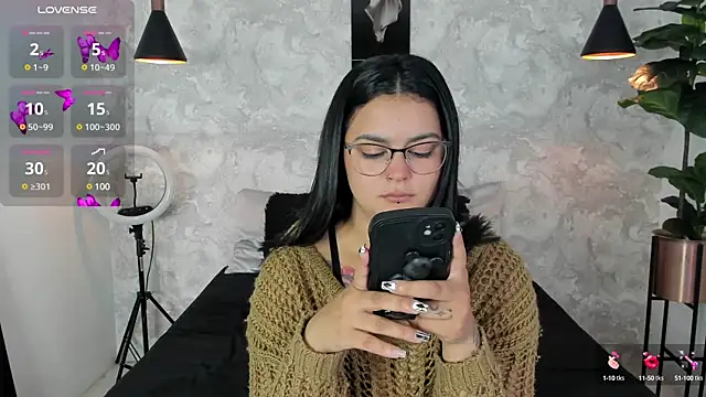 Snapshot of alina_stark chatting on January 15, 2025, 1:52 pm alina stark online show from January 15, 2025, 1:52 pm