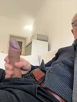 Snapshot of Frank22xx chatting on March 3, 2026, 12:55 pm Frank22xx online show from March 3, 2026, 12:55 pm