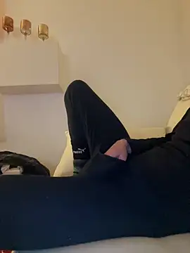 Snapshot of Frank22xx chatting on March 29, 2026, 7:14 pm Frank22xx online show from March 29, 2026, 7:14 pm