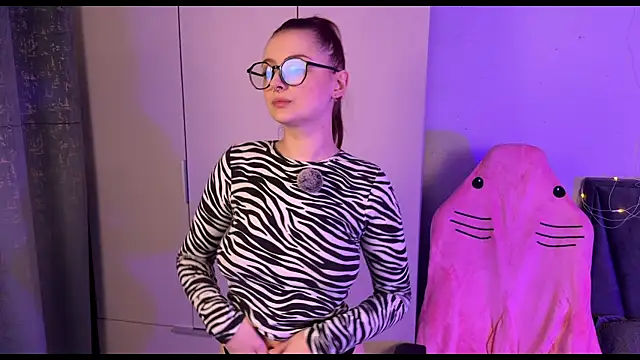 Snapshot of RozieRose chatting on October 14, 2025, 5:19 am RozieRose online show from October 14, 2025, 5:19 am