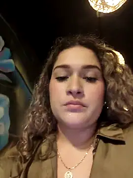 Sara smiiith211 online show from April 28, 2026, 2:27 am