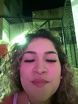 Sara smiiith211 online show from June 16, 2026, 1:19 am