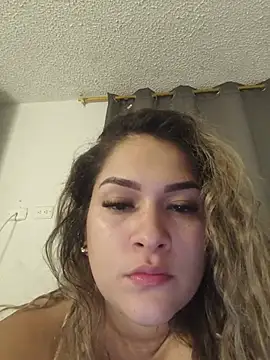 Sara smiiith211 online show from June 17, 2026, 10:54 pm