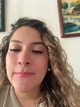 Sara smiiith211 online show from June 21, 2026, 9:28 pm