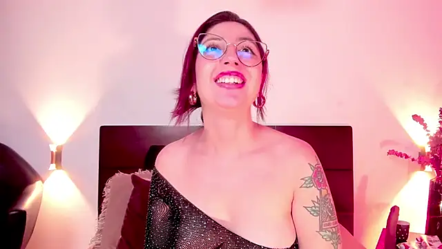 Snapshot of Emilywatsonn chatting on December 24, 2024, 2:54 pm Emilywatsonn online show from December 24, 2024, 2:54 pm