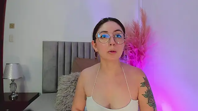 Snapshot of Emilywatsonn chatting on December 28, 2024, 12:13 pm Emilywatsonn online show from December 28, 2024, 12:13 pm