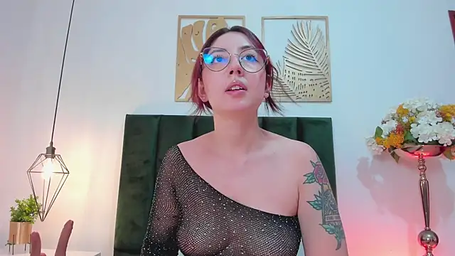 Snapshot of Emilywatsonn chatting on January 11, 2025, 12:18 pm Emilywatsonn online show from January 11, 2025, 12:18 pm