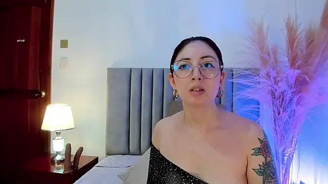 Snapshot of Emilywatsonn chatting on January 31, 2025, 11:46 am Emilywatsonn online show from January 31, 2025, 11:46 am
