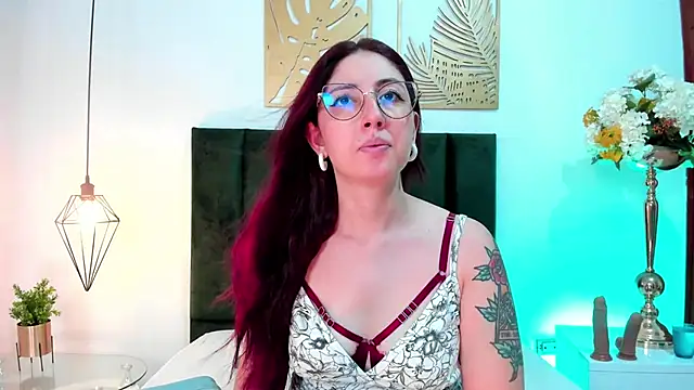 Snapshot of Emilywatsonn chatting on February 5, 2025, 11:44 am Emilywatsonn online show from February 5, 2025, 11:44 am