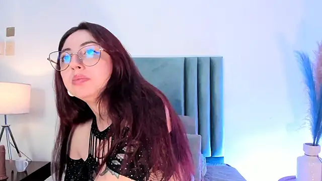 Snapshot of Emilywatsonn chatting on February 9, 2025, 5:22 pm Emilywatsonn online show from February 9, 2025, 5:22 pm