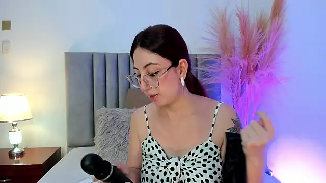 Snapshot of Emilywatsonn chatting on February 10, 2025, 11:46 am Emilywatsonn online show from February 10, 2025, 11:46 am