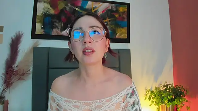 Snapshot of Emilywatsonn chatting on March 14, 2025, 12:21 am Emilywatsonn online show from March 14, 2025, 12:21 am