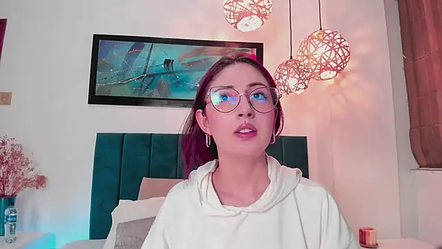 Snapshot of Emilywatsonn chatting on September 11, 2025, 12:22 am Emilywatsonn online show from September 11, 2025, 12:22 am