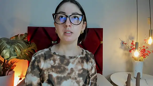 Snapshot of Emilywatsonn chatting on May 9, 2026, 12:38 am Emilywatsonn online show from May 9, 2026, 12:38 am