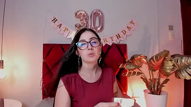 Snapshot of Emilywatsonn chatting on May 22, 2026, 12:40 am Emilywatsonn online show from May 22, 2026, 12:40 am