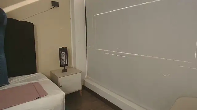 Snapshot of Ambarross chatting on September 21, 2025, 11:56 am Ambarross online show from September 21, 2025, 11:56 am