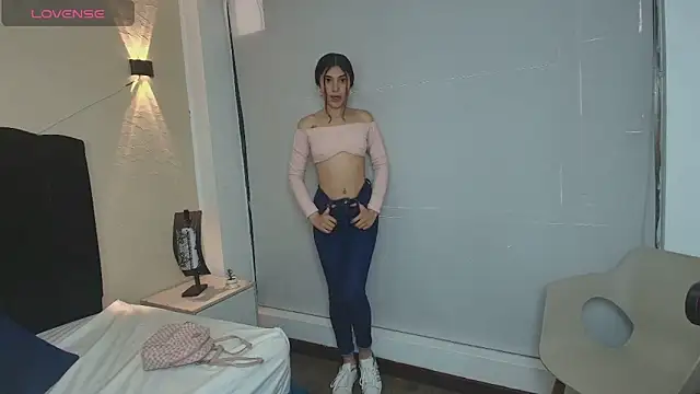 Snapshot of Ambarross chatting on September 29, 2025, 8:13 pm Ambarross online show from September 29, 2025, 8:13 pm