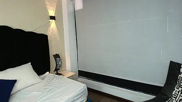 Snapshot of Ambarross chatting on October 15, 2025, 7:14 pm Ambarross online show from October 15, 2025, 7:14 pm