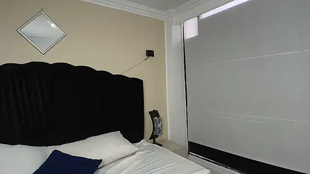 Snapshot of Ambarross chatting on October 16, 2025, 7:48 pm Ambarross online show from October 16, 2025, 7:48 pm