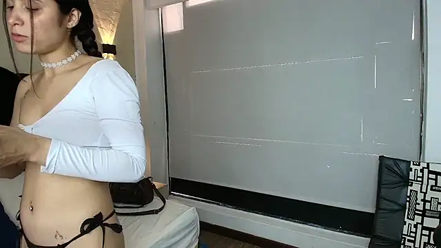 Snapshot of Ambarross chatting on October 18, 2025, 7:14 pm Ambarross online show from October 18, 2025, 7:14 pm