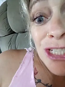 marcialoira online show from March 11, 2026, 12:16 am