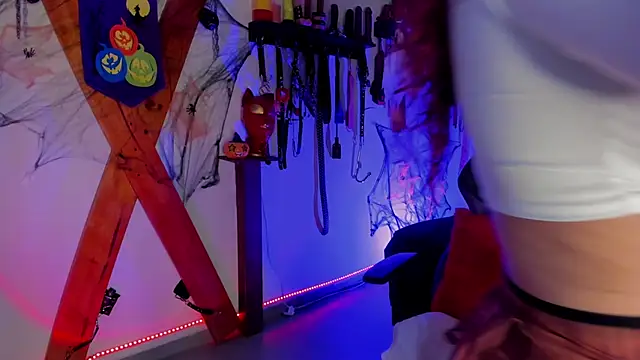 Laureen hill online show from October 19, 2025, 12:33 am