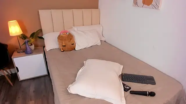 AngelPhoeniix  online show from February 7, 2025, 12:09 am